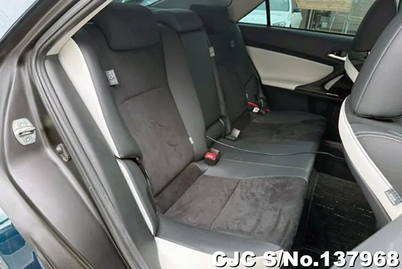 Toyota Mark X in Black for Sale Image 12