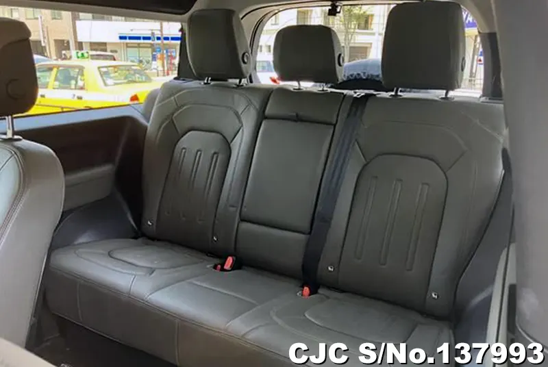 Land Rover Defender in Gun Metallic for Sale Image 13