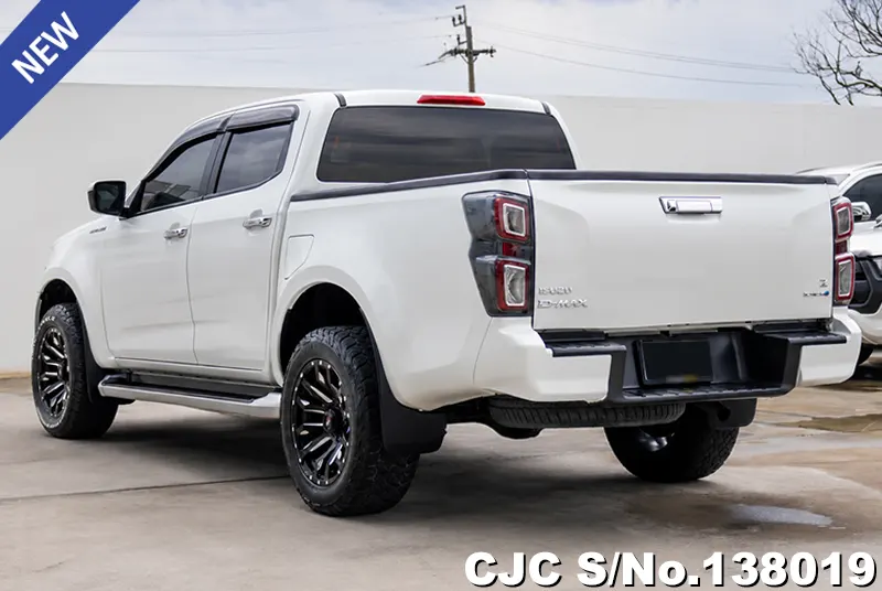 Isuzu D-Max in White for Sale Image 1