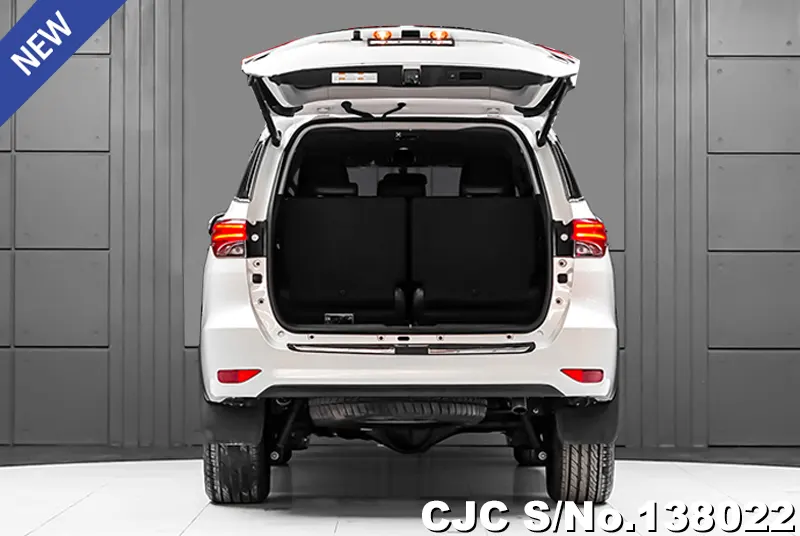 Toyota Fortuner in White for Sale Image 6