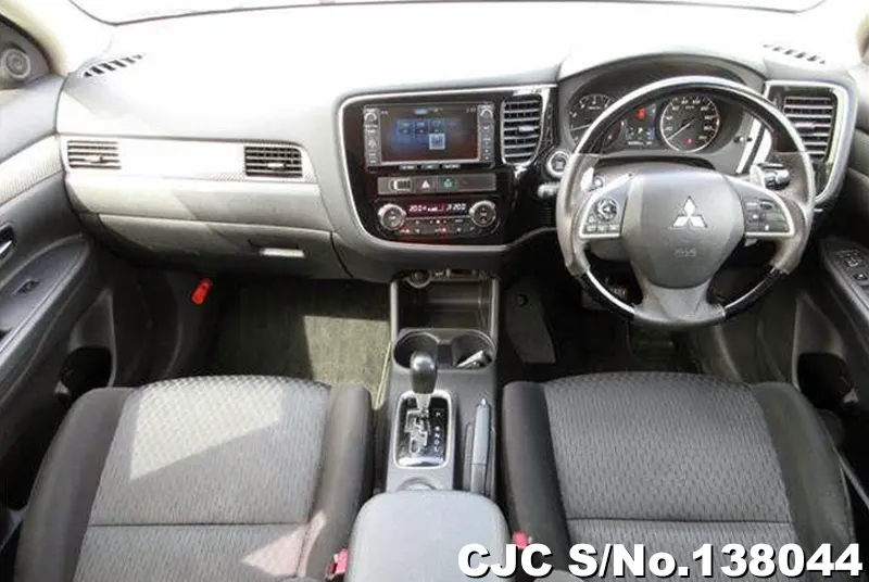 Mitsubishi Outlander in White for Sale Image 2