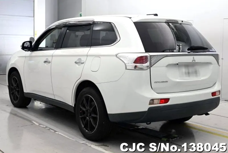 Mitsubishi Outlander in White for Sale Image 1