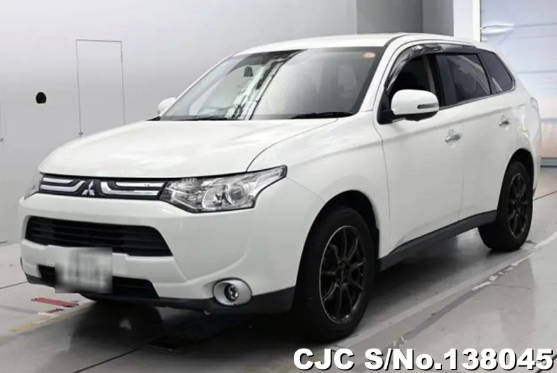Mitsubishi Outlander in White for Sale Image 3