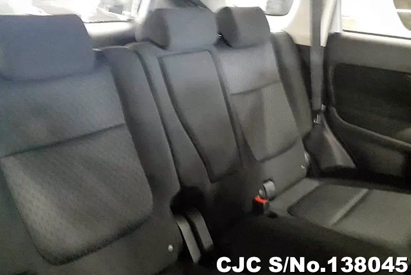 Mitsubishi Outlander in White for Sale Image 10