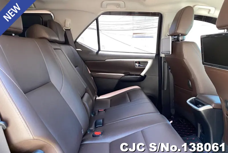 Toyota Fortuner in Brown for Sale Image 10