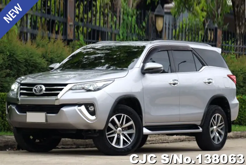 Toyota Fortuner in Gray for Sale Image 2