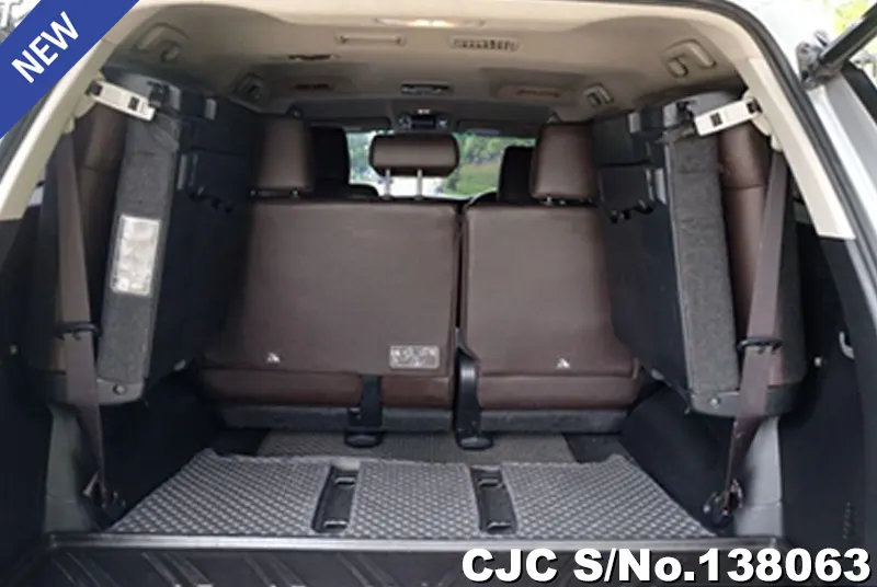 Toyota Fortuner in Gray for Sale Image 6