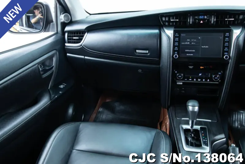 Toyota Fortuner in Black for Sale Image 8