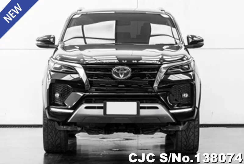 Toyota Fortuner in Black for Sale Image 4