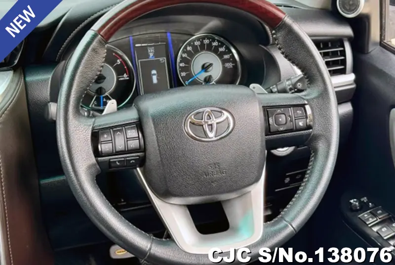 Toyota Fortuner in Black for Sale Image 9