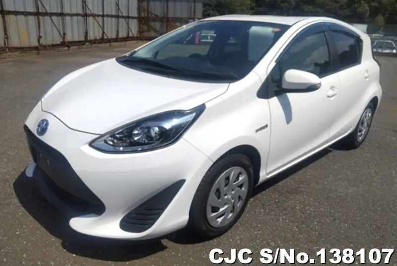 Toyota Aqua in White for Sale Image 3