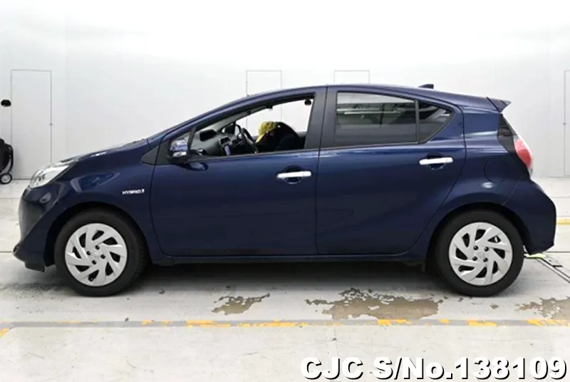 Toyota Aqua in Black for Sale Image 7