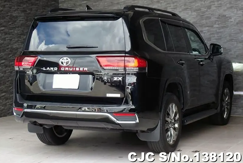 Toyota Land Cruiser in Black for Sale Image 2