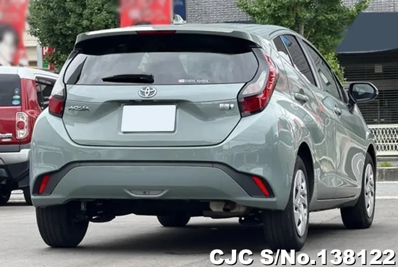 Toyota Aqua in Gray for Sale Image 2