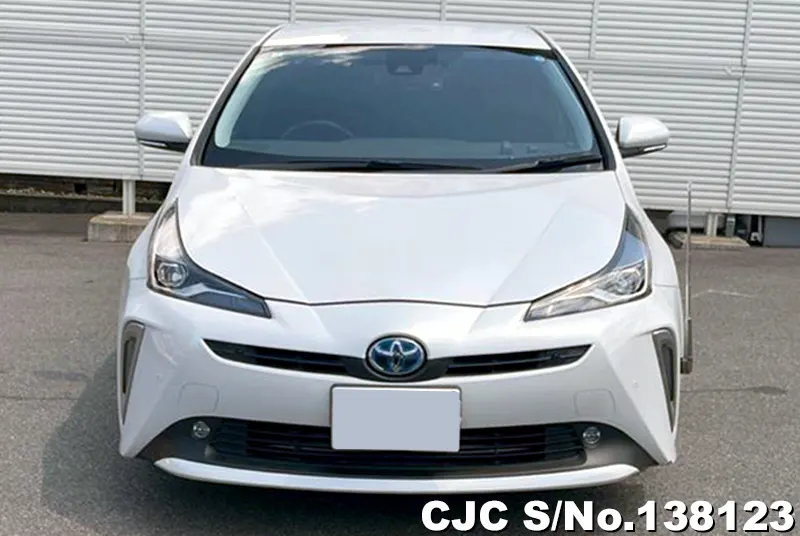 Toyota Prius in Pearl for Sale Image 3