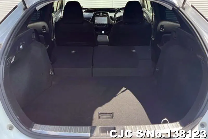 Toyota Prius in Pearl for Sale Image 6