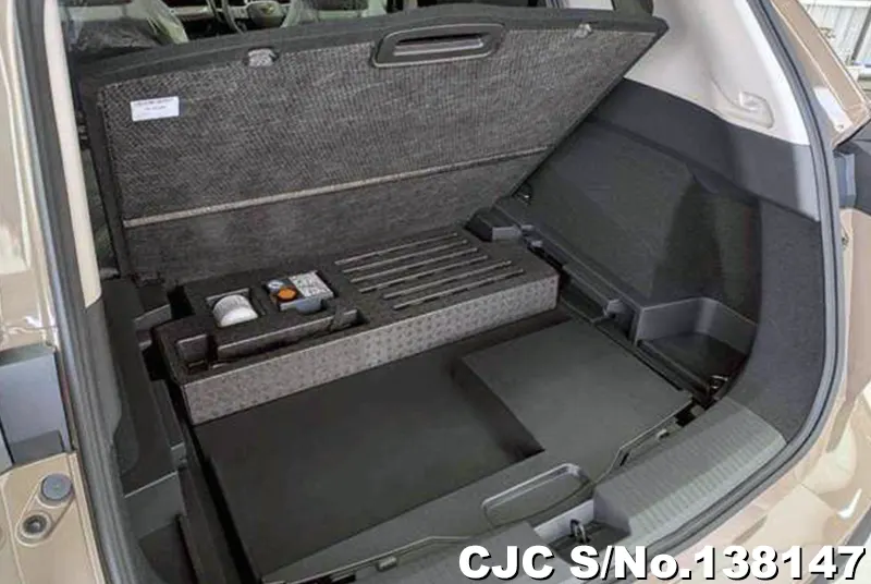 Nissan X-Trail in Beige for Sale Image 8