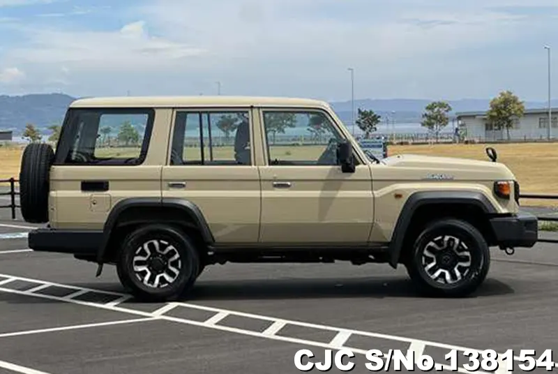 Toyota Land Cruiser in Brown for Sale Image 6