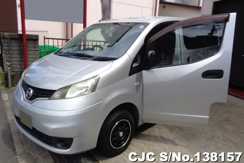 Nissan NV200 in Silver for Sale Image 3