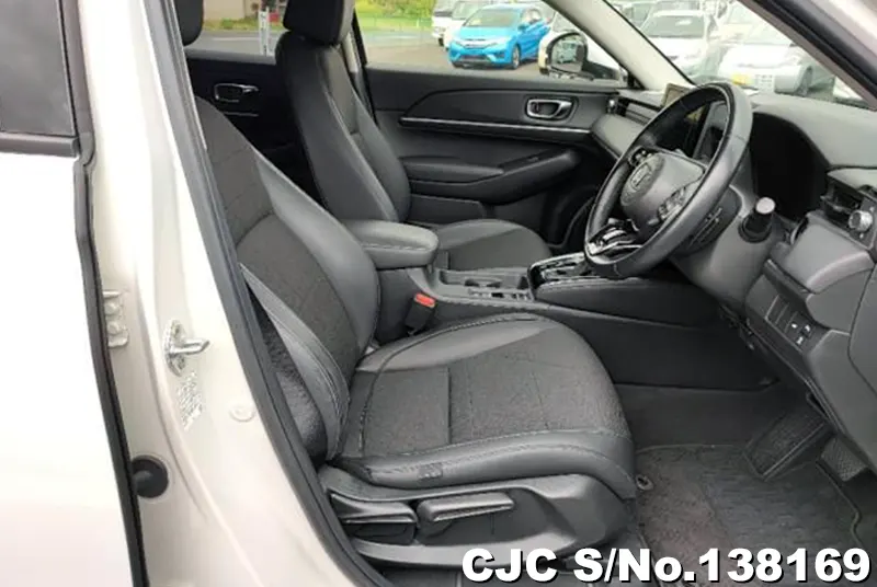 Honda Vezel in Pearl for Sale Image 4