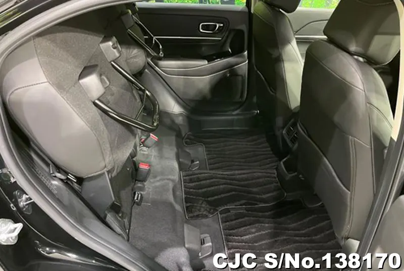 Honda Vezel in White for Sale Image 12