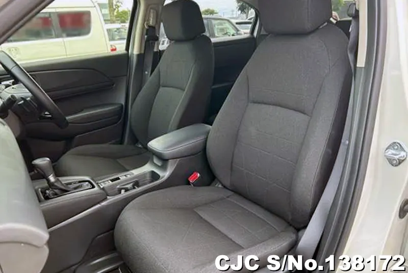Honda Vezel in White for Sale Image 16