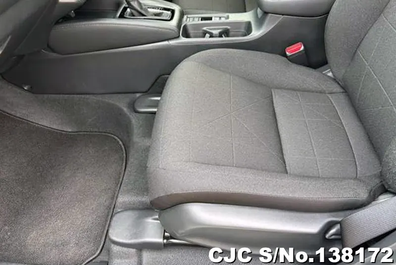 Honda Vezel in White for Sale Image 18