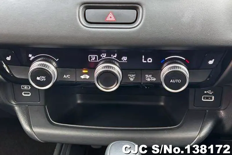 Honda Vezel in White for Sale Image 26