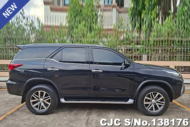 Toyota Fortuner in Black for Sale Image 6
