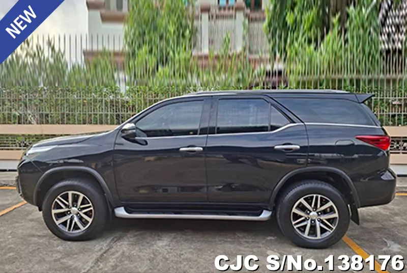 Toyota Fortuner in Black for Sale Image 7