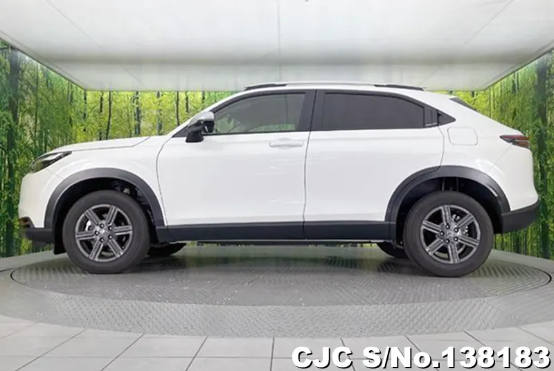 Honda Vezel in White for Sale Image 7