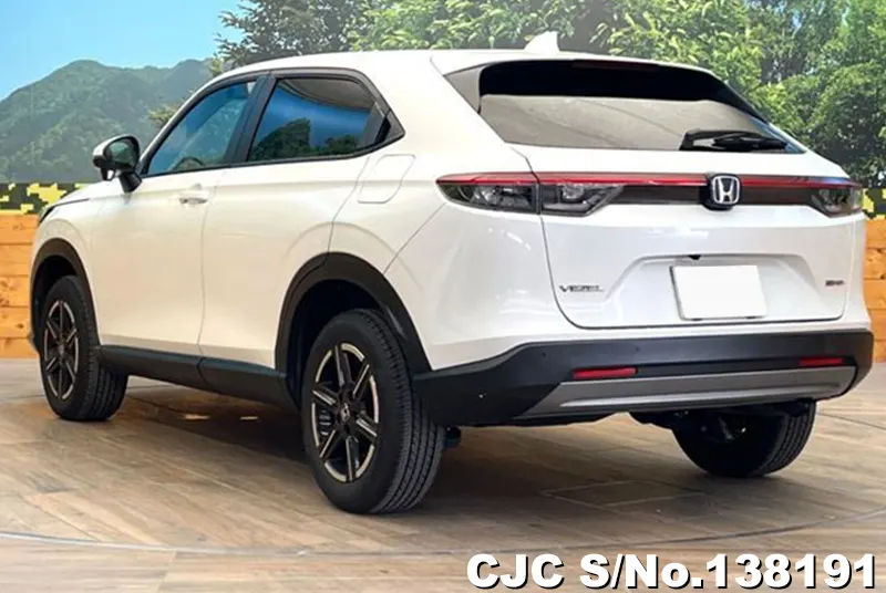Honda Vezel in White for Sale Image 1