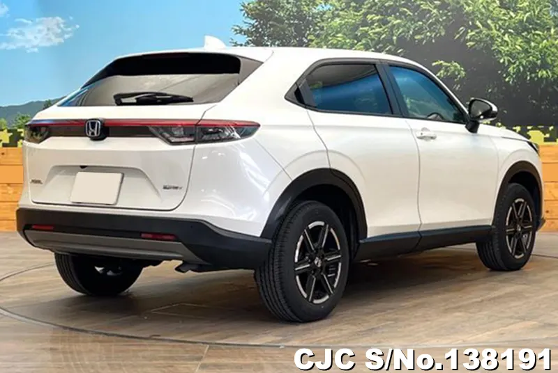 Honda Vezel in White for Sale Image 2