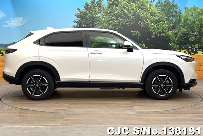 Honda Vezel in White for Sale Image 6