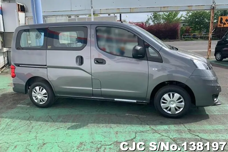 Nissan NV200 in Gray for Sale Image 4