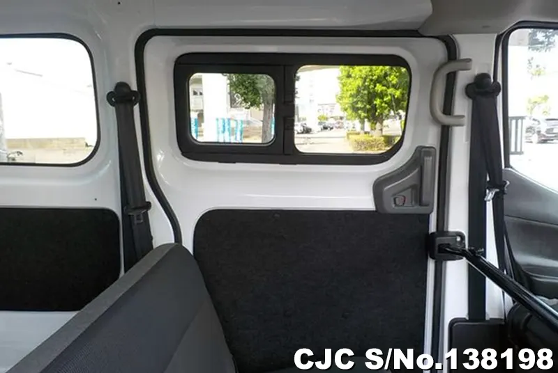 Nissan NV200 in White for Sale Image 13