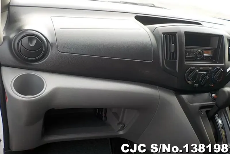 Nissan NV200 in White for Sale Image 17