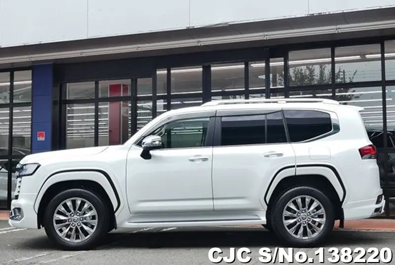 Toyota Land Cruiser in White for Sale Image 7