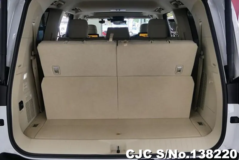 Toyota Land Cruiser in White for Sale Image 8