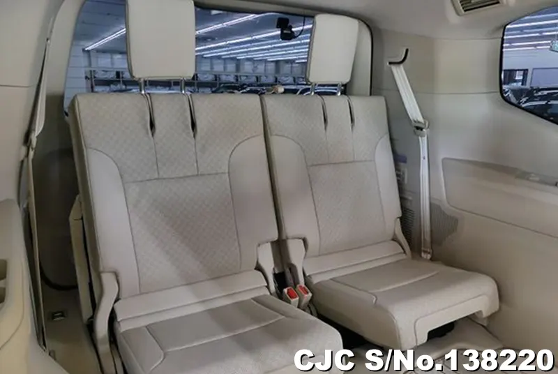Toyota Land Cruiser in White for Sale Image 17
