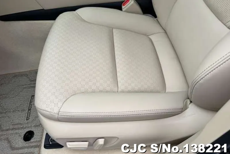 Toyota Land Cruiser in Pearl for Sale Image 16