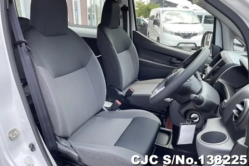 Nissan NV200 in White for Sale Image 10