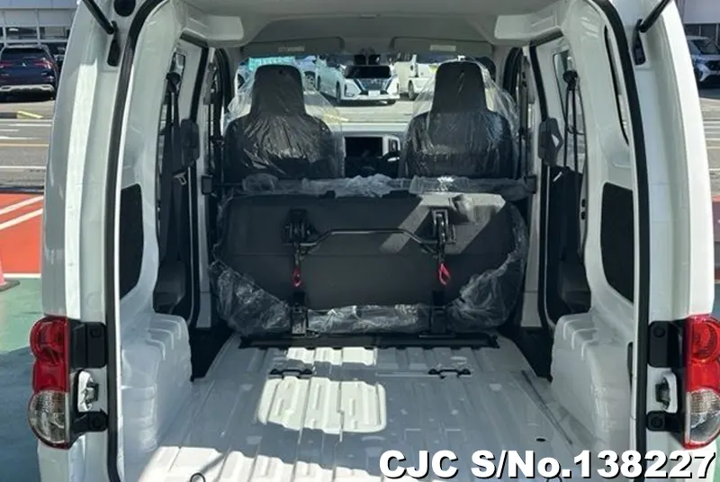 Nissan NV200 in White for Sale Image 4