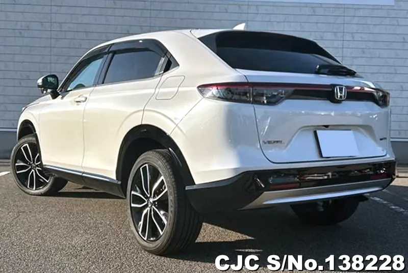 Honda Vezel in White for Sale Image 1