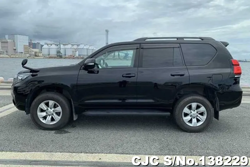 Toyota Land Cruiser Prado in Black for Sale Image 7