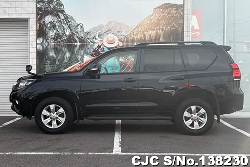 Toyota Land Cruiser Prado in Black for Sale Image 4