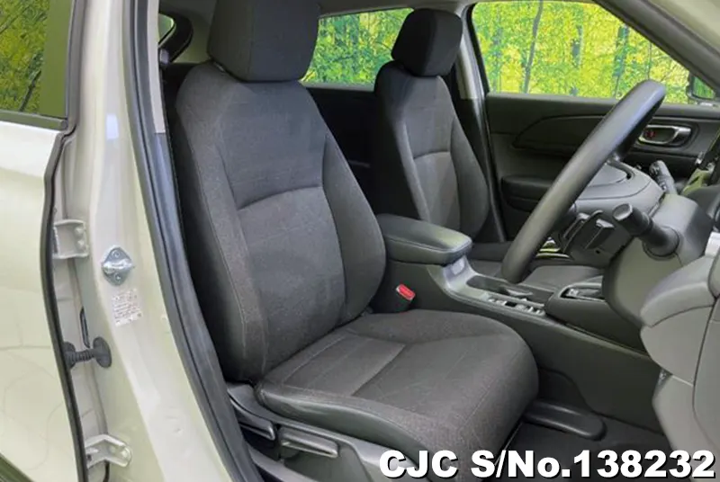 Honda Vezel in White for Sale Image 8