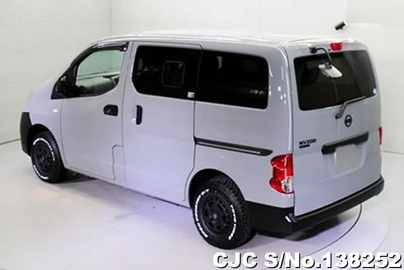 Nissan NV200 in Silver for Sale Image 1