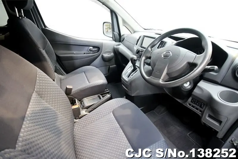 Nissan NV200 in Silver for Sale Image 9