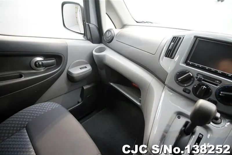 Nissan NV200 in Silver for Sale Image 11